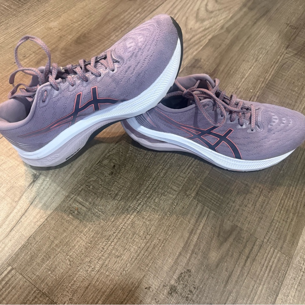 EUC ASICS Gel (GT 2000 11) Women's Size 7.5 Lavender Purple Running Shoes